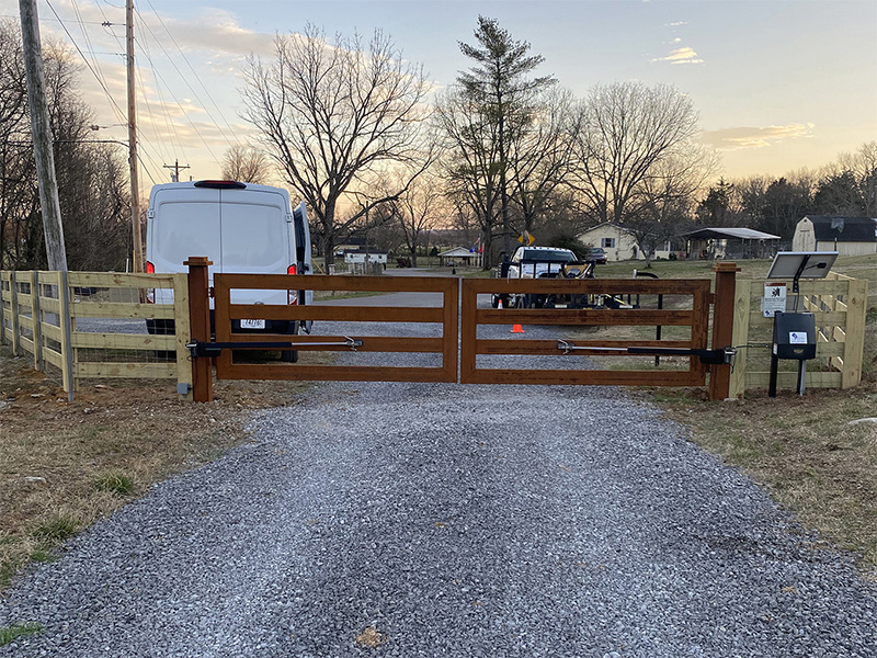 Wooded residential fence gate company in Middle TN